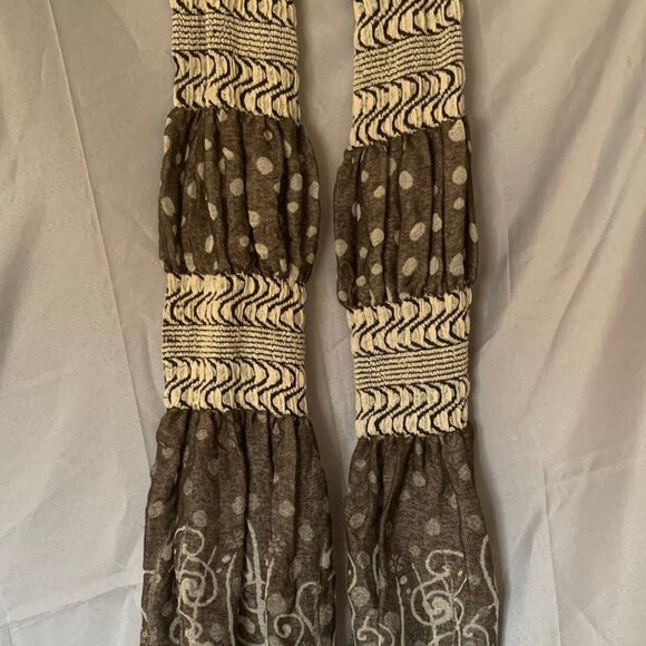 Lot of 3/scarves & 1 sweater/shawl - Picture 2 of 5